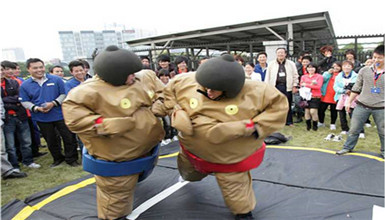 搏翺拓展趣味運(yùn)動(dòng)項(xiàng)目：超級相撲服